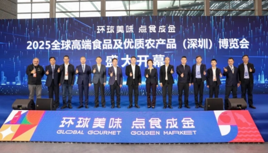 2 領(lǐng)導(dǎo)合影.png